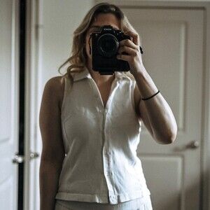 Solutions Casual Wear Vintage Minimalist White Collared Button Up Shirt Sz M